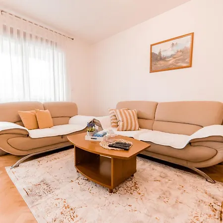Li Apartment *